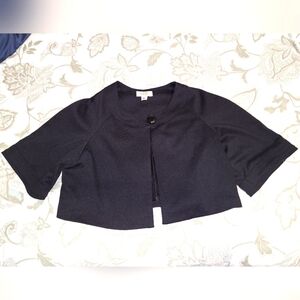This is a Talbots Petites black cropped split hem top. It's in EUC.